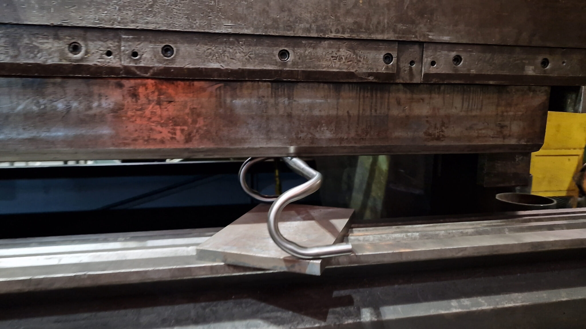 ComePLAY Titanium Handlebars vs Aluminium vs 500T Press Hambini Engineering