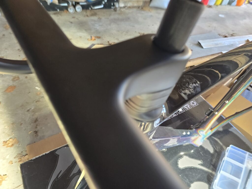 Yoeleo R12 Review: A Detailed Look at a High-Performance Carbon Road Frame 11 Yoeleo R12