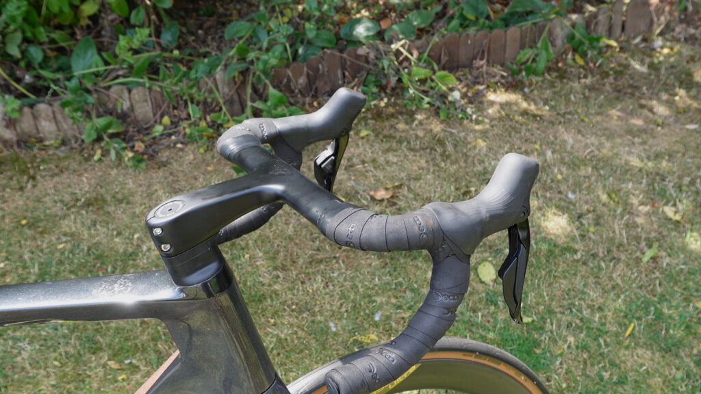 Yoeleo R12 Review: A Detailed Look at a High-Performance Carbon Road Frame 8 Yoeleo R12